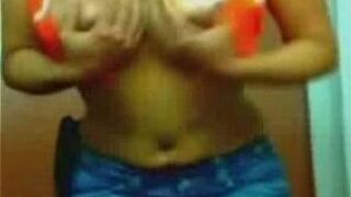 Brunette Puts on a Webcam Show - porn video